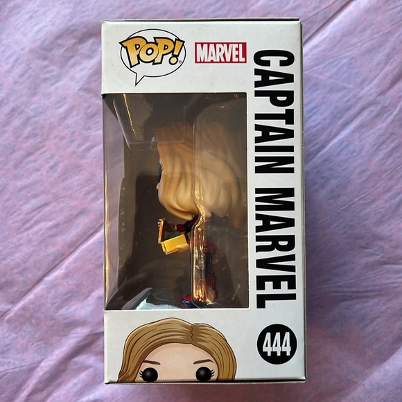 Captain Marvel glow in dark bobble head !!! - Picture 2 of 4
